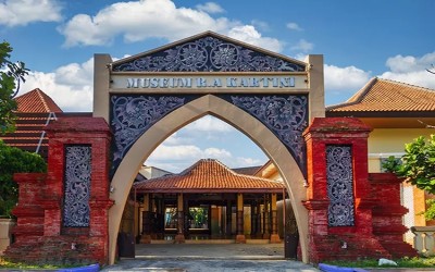 UPAYA MENDEKATKAN MUSEUM TERHADAP GENERASI MUDA
